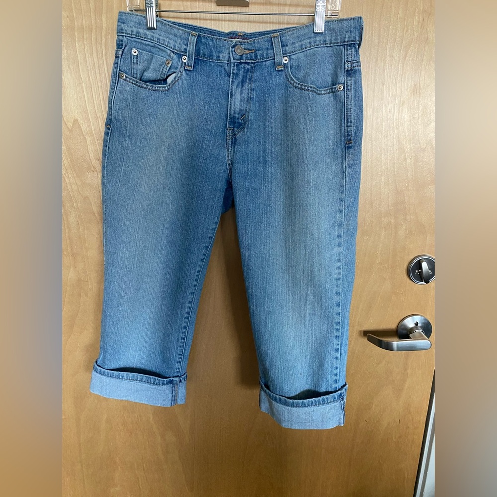 Levi’s 515 capris jeans size 10.  Lighter wash.